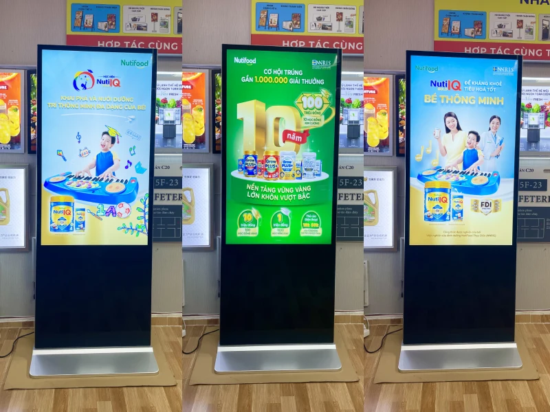 Màn Hình Quảng Cáo LCD Chân Đứng 55"